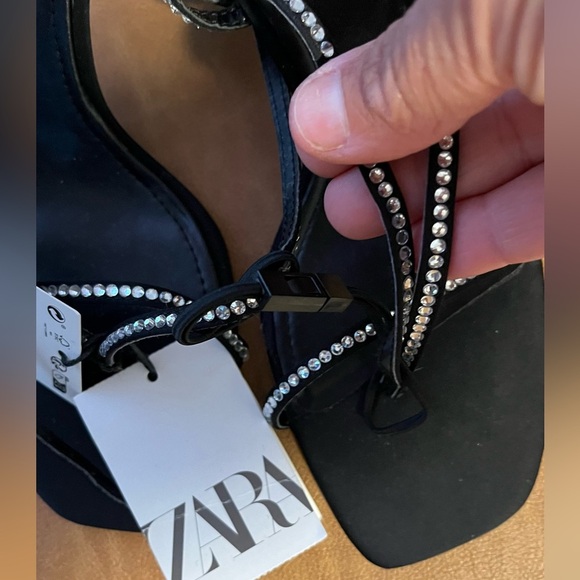 NWT ZARA 🎄Holiday RHINESTONE HEELED SIZE 7.5
🚨 FINAL PRICE NO ACCEPT OFFERS - Picture 7 of 9